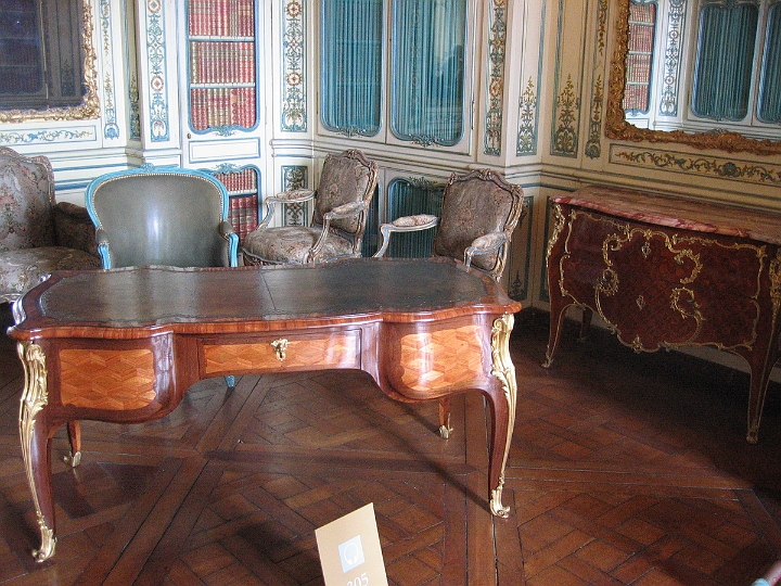 110 Versailles Dauphine apartments.jpg